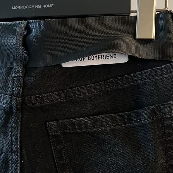 Hollister high rise crop boyfriend washed Black denim in 1R/25/24 with belt - Picture 6 of 7